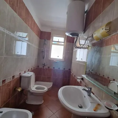 Lungomare Daily Sleeps 2 Beachfront Апартаменты