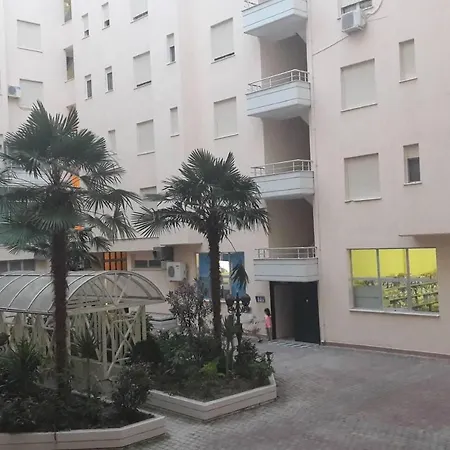 Apartment Lungomare Daily Sleeps 2 Beachfront