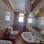 Lungomare Daily Sleeps 2 Beachfront Apartamento