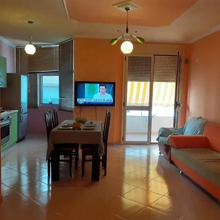 Lungomare Daily Sleeps 2 Beachfront Appartement