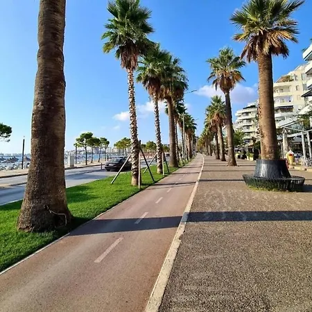 Lungomare Daily Beachfront Apartment *